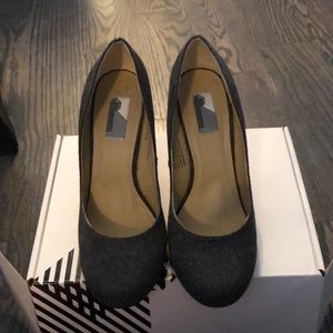 Gray wool pumps